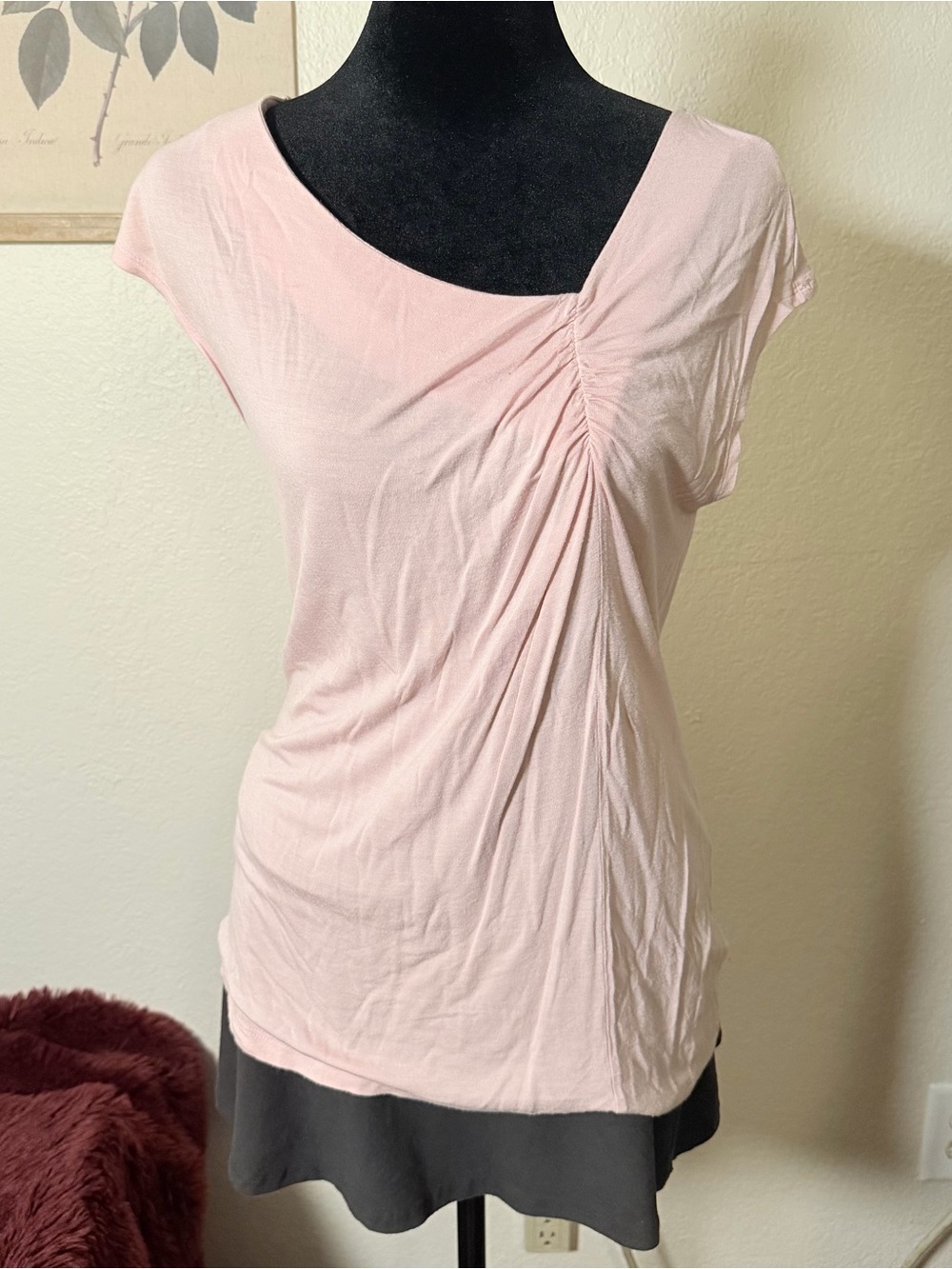 Daisy Fuentes Light Pink Ruched Short Sleeve Top